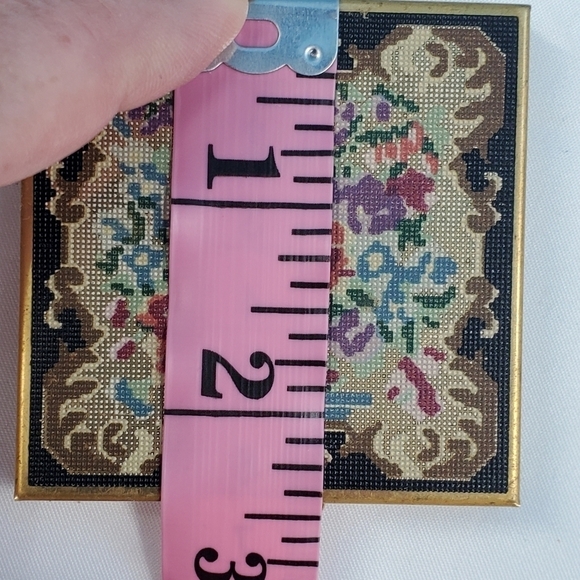 Volupte vintage needlepoint design square compact - Picture 10 of 12